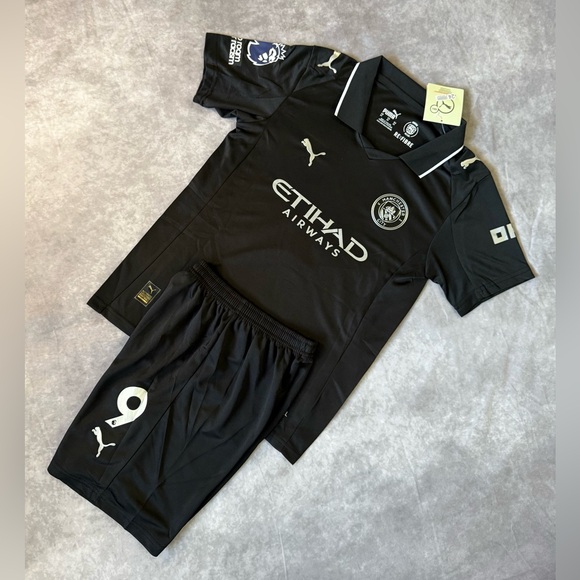Manchester City Away Premier league set Haaland 9 - Picture 4 of 11